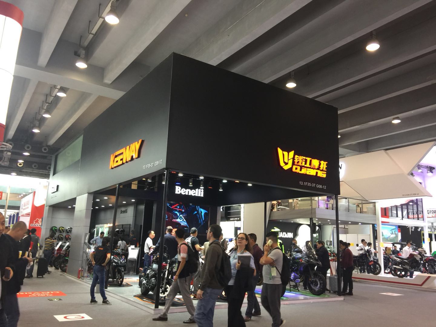 黑色復古特裝展臺設(shè)計，2021北京國際摩托車展覽會指定展臺搭建商！